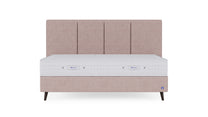 Boxspringbett Prestige von Bruno – in Glory Blush, Vertica-Kopfteil, Füße aus Espresso-Buche