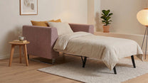 Ausgeklappter Schlafsessel in Glory Blush