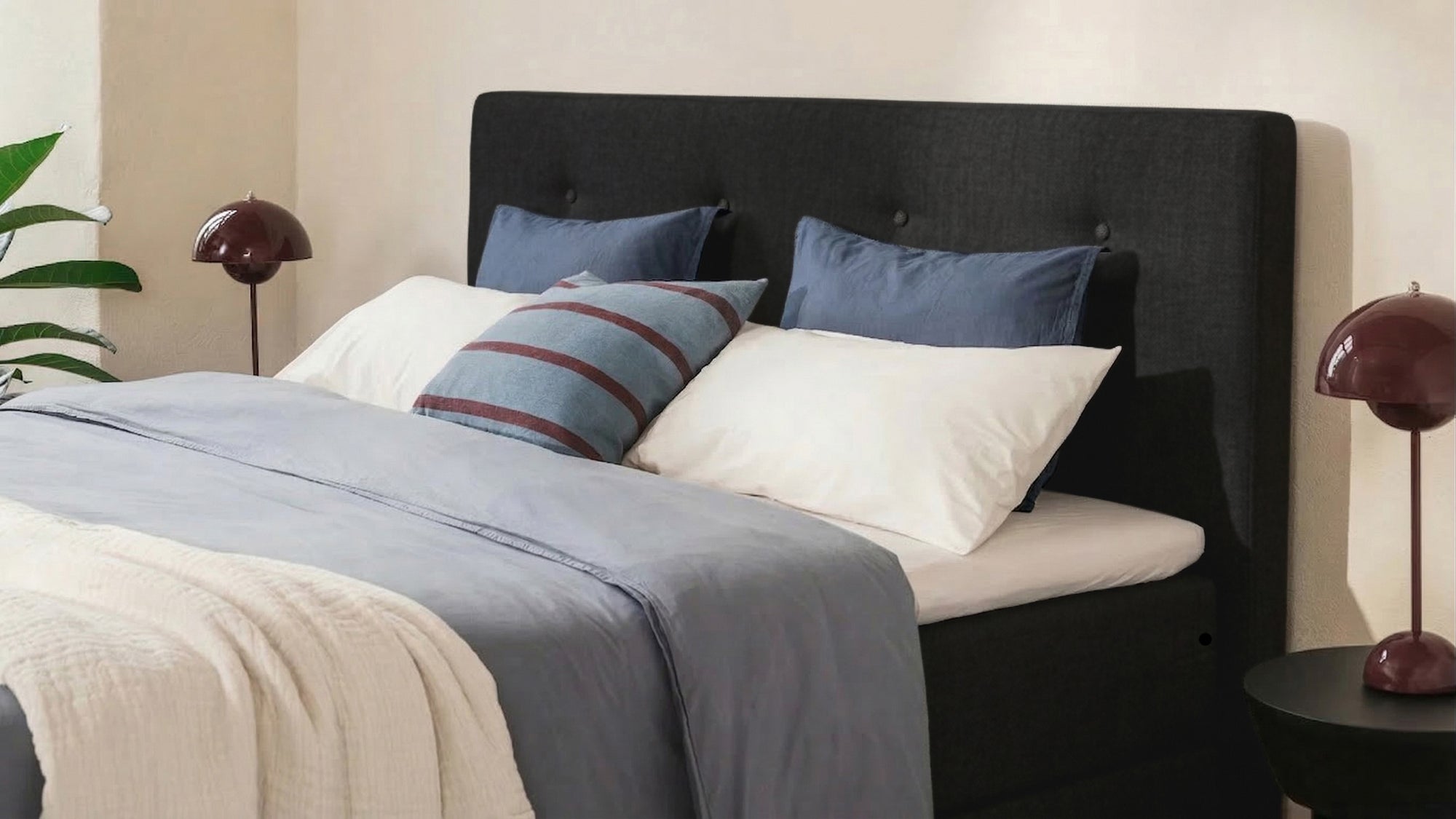 Boxspringbett Premium von Bruno – in Anthrazit, Opus-Kopfteil, Klassik-Armlehnen
