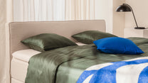 Boxspringbett Premium von Bruno – in Beige, Kurz-Kopfteil, Klassik-Armlehnen