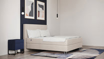 Boxspringbett Premium von Bruno – in Beige, Opus-Kopfteil, Klassik-Armlehnen