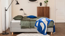 Boxspringbett Premium von Bruno – in Hellgrau, Compact-Kopfteil, Klassik-Armlehnen