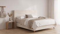 Bruno Boxspringbett mit Linea-Kopfteil, in Beige, Winkelansicht, im Wohnraum, mit Füßen aus nordischer Eiche