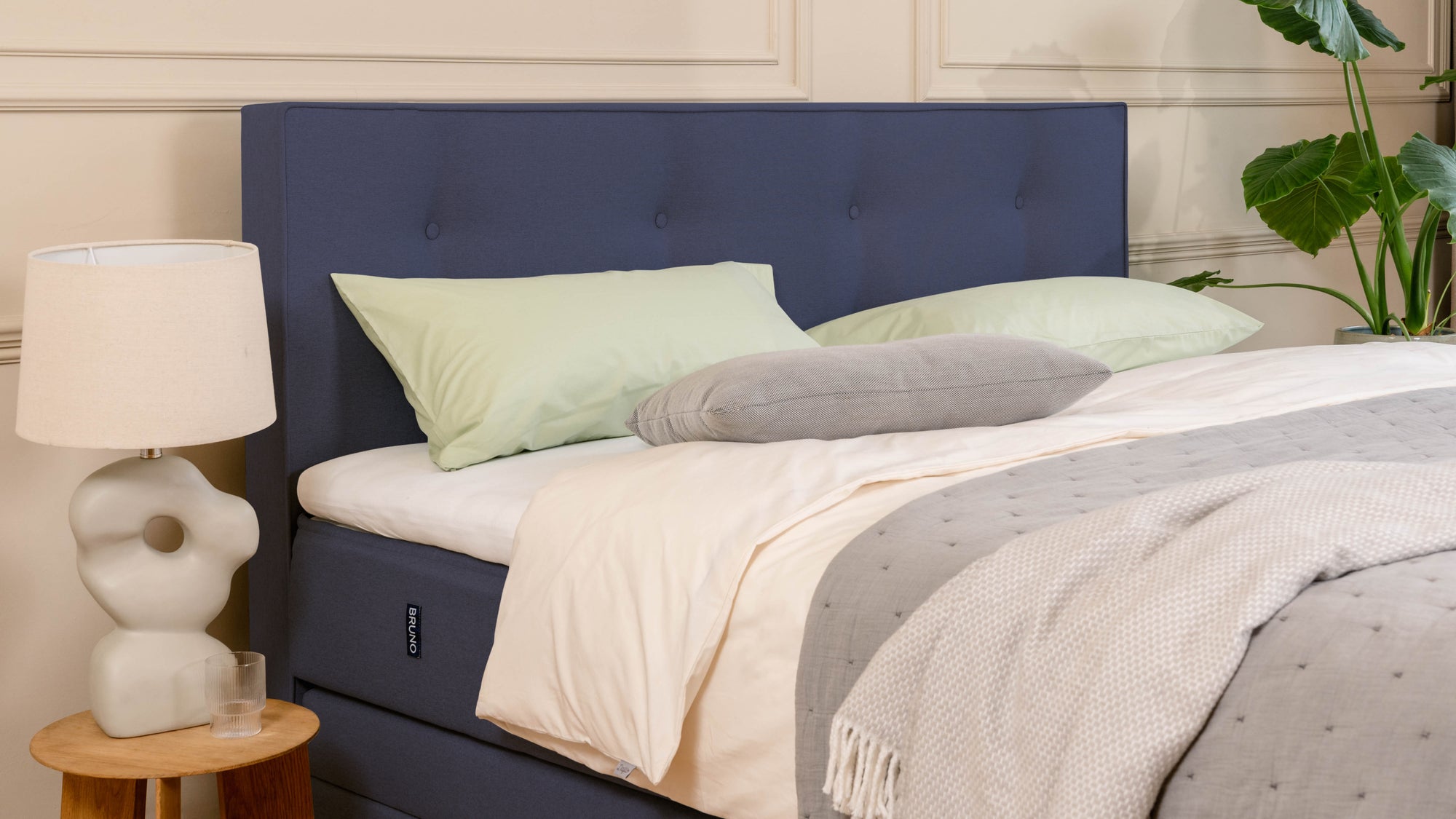 Boxspringbett Premium mit Stauraum von Bruno – in Blau, Opus-Kopfteil