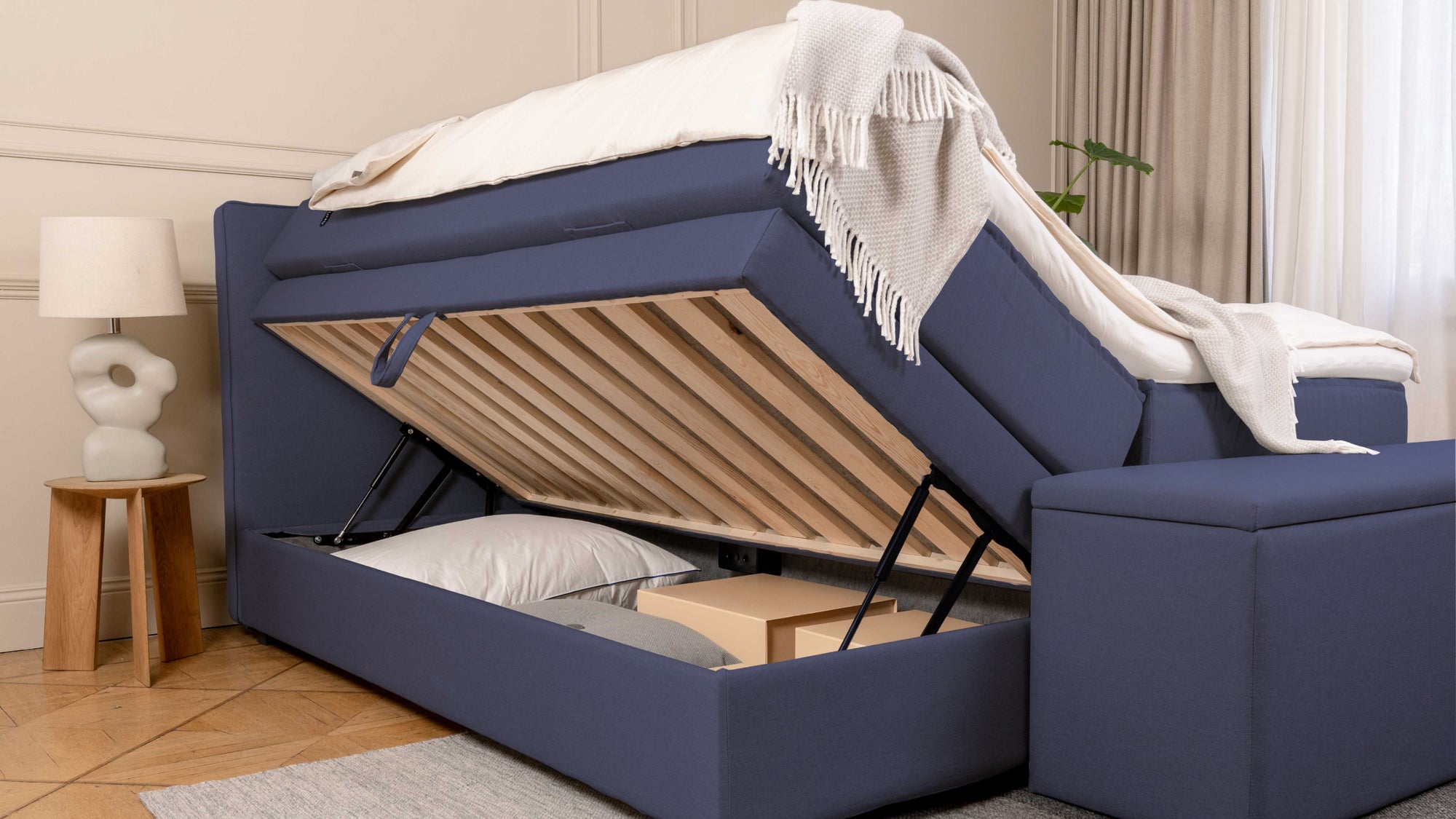 Boxspringbett Premium mit Stauraum von Bruno – in Blau, Opus-Kopfteil