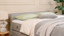 Boxspringbett Premium mit Stauraum von Bruno – in Hellgrau, Kurz-Kopfteil