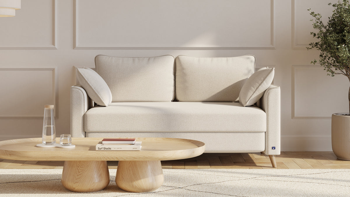 Bruno Schlafsofa 140 cm in Glory Soft Beige mit Flow-Armlehnen und Holzfüßen – Produktansicht