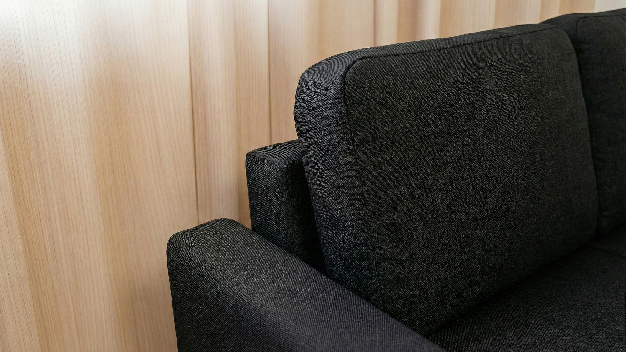 Schlafsofa von Bruno – in Anthrazit, Klassik-Armlehnen, Holzfüße, Metallfüße