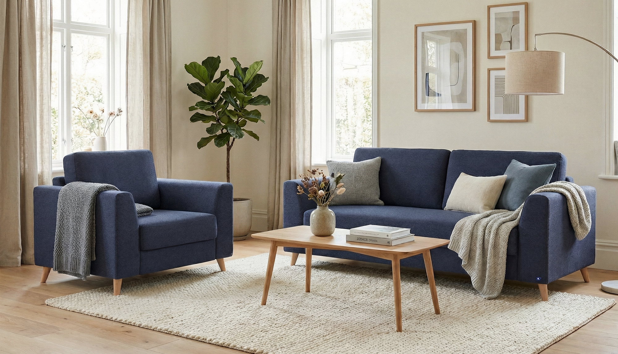 Schlafsofa von Bruno – 140 cm, in Blau, Klassik-Armlehnen, Holzfüße