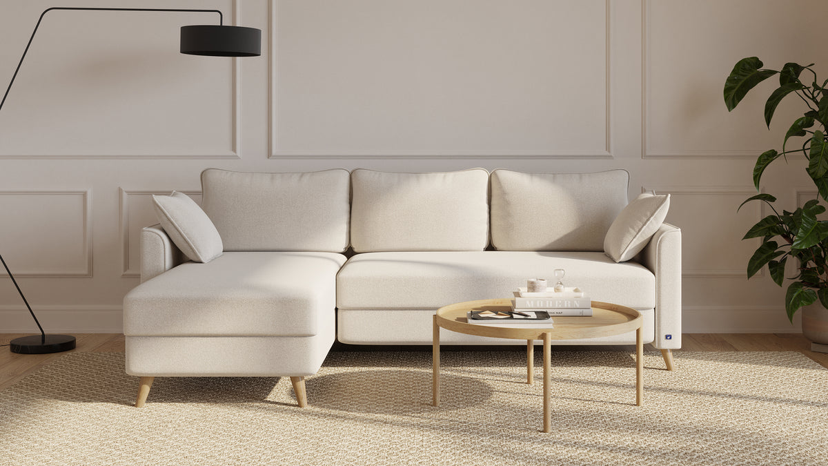 Bruno Ecksofa 140 cm in Glory Soft Beige mit Flow-Armlehnen und kurzer Recamiere links – Eckansicht