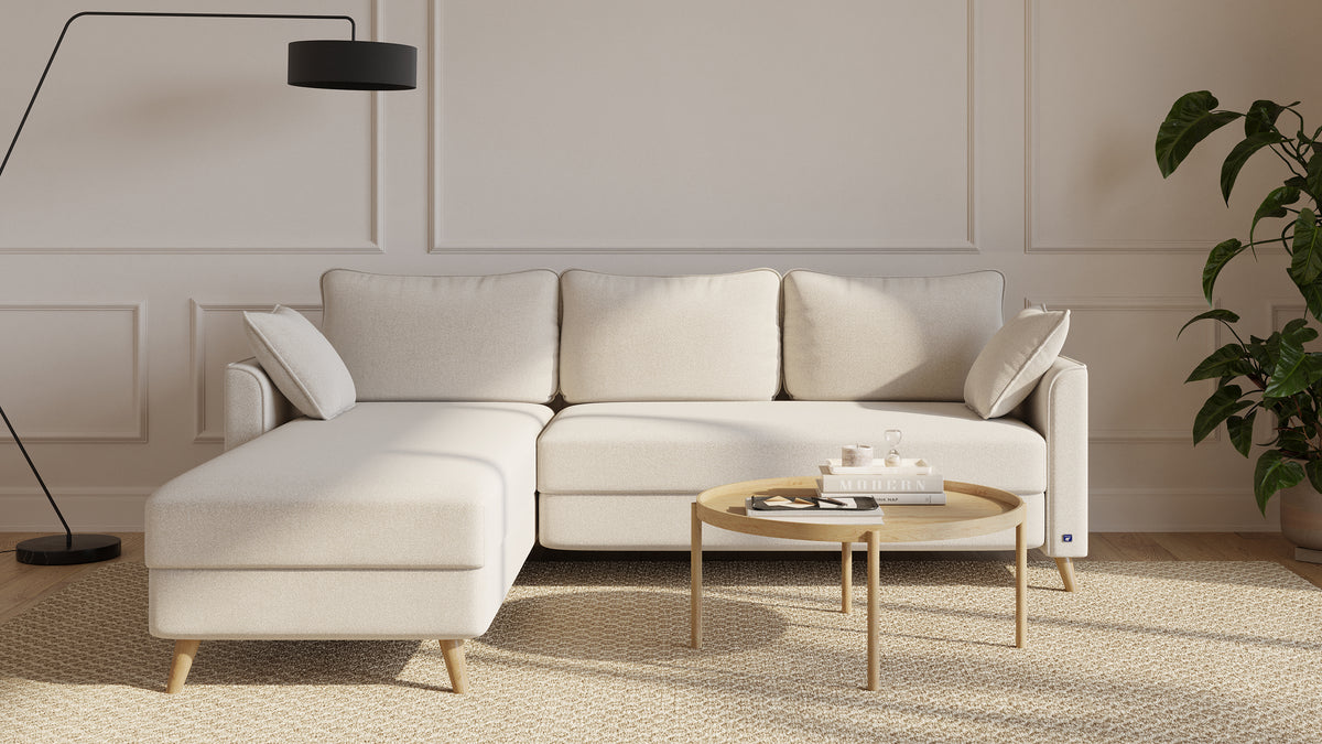 Bruno Ecksofa 140 cm in Glory Soft Beige mit Flow-Armlehnen und langer Recamiere links – Eckansicht