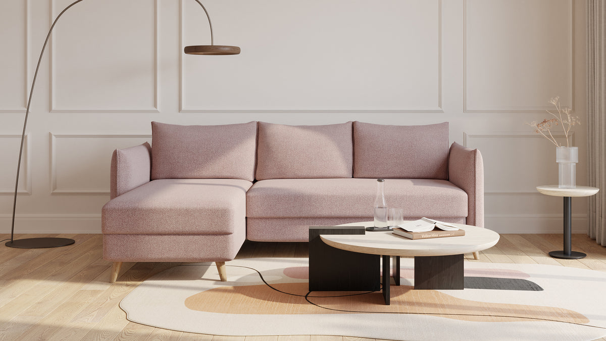 Bruno Ecksofa 140 cm in Glory Blush mit Pillow-Armlehnen und kurzer Recamiere links – Eckansicht