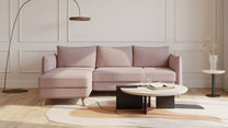 Bruno Ecksofa 140 cm in Glory Blush mit Pillow-Armlehnen und kurzer Recamiere links – Eckansicht